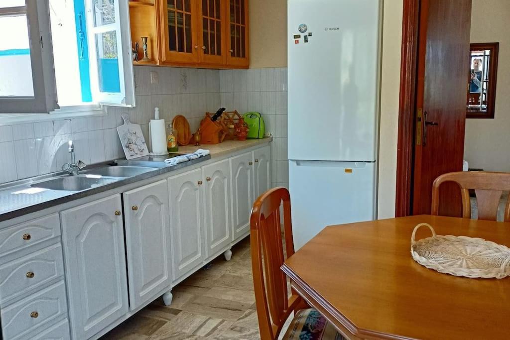 Four View House In Kalymnos κάθε μπαλκόνι έχει άλλη θέα Holiday home Vathis