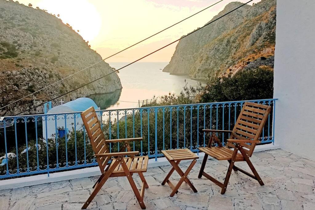 Four View House In Kalymnos κάθε μπαλκόνι έχει άλλη θέα * Vathis