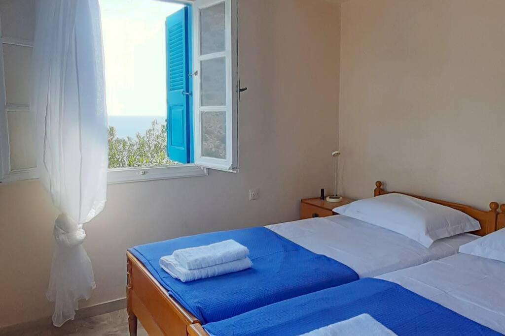 Holiday home Four View House In Kalymnos κάθε μπαλκόνι έχει άλλη θέα Vathis