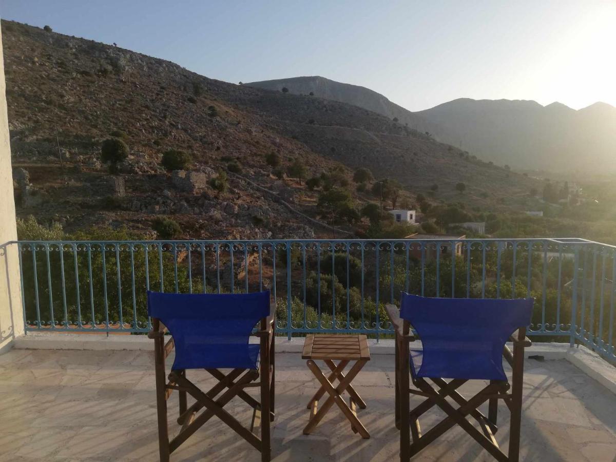 Four View House In Kalymnos κάθε μπαλκόνι έχει άλλη θέα Holiday home Vathis